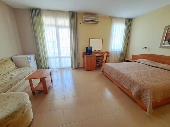 Family Hotel Selena Nesebar Exterior foto